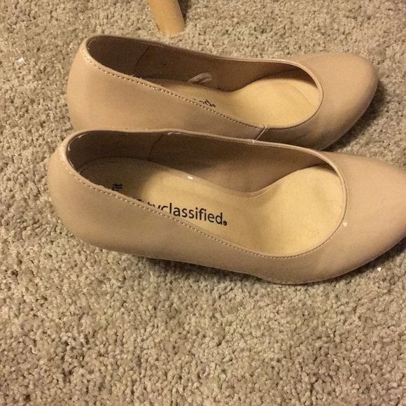 Bone color heels - Picture 3 of 5